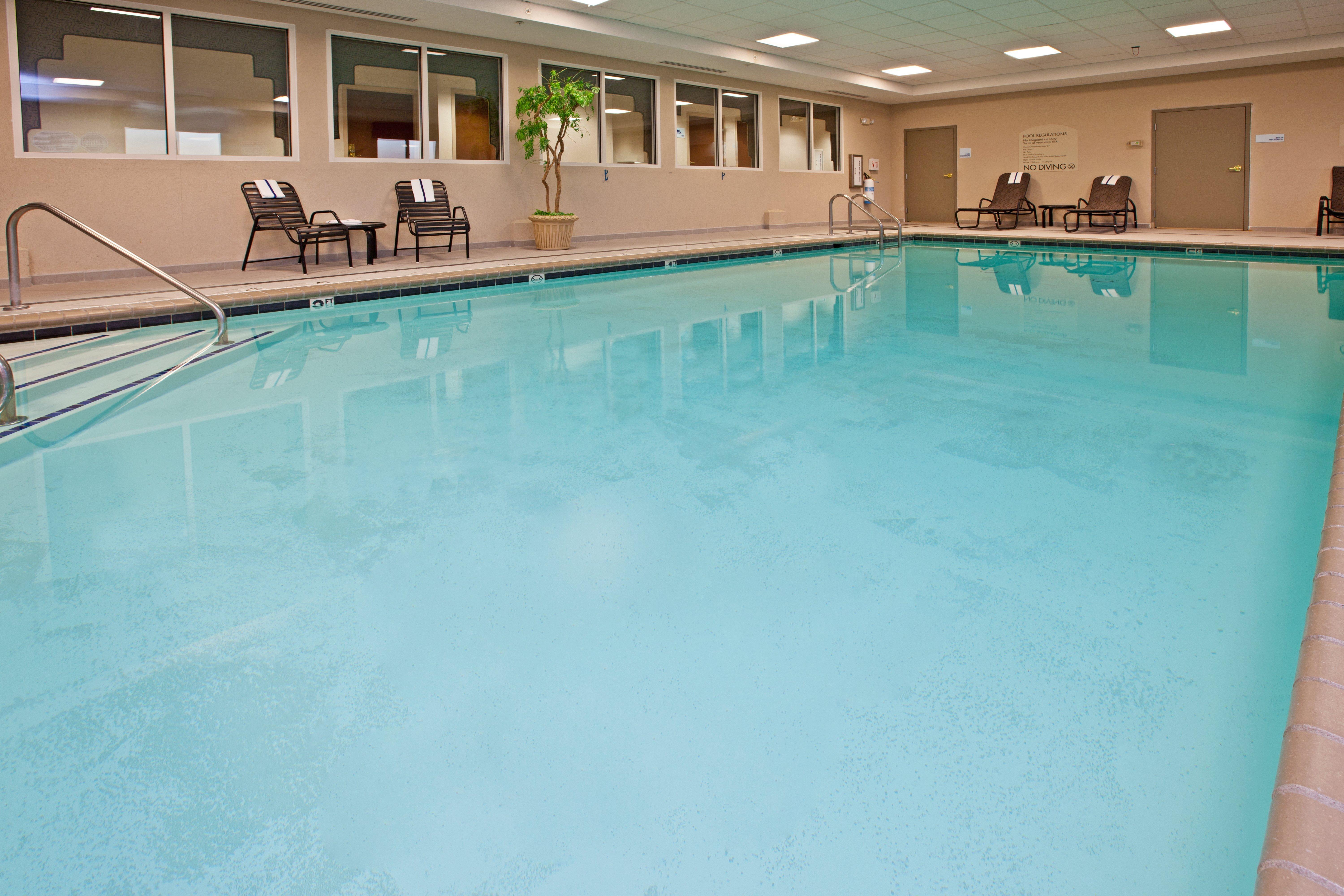 Holiday Inn Express Hotel & Suites Greenwood Konforlar fotoğraf