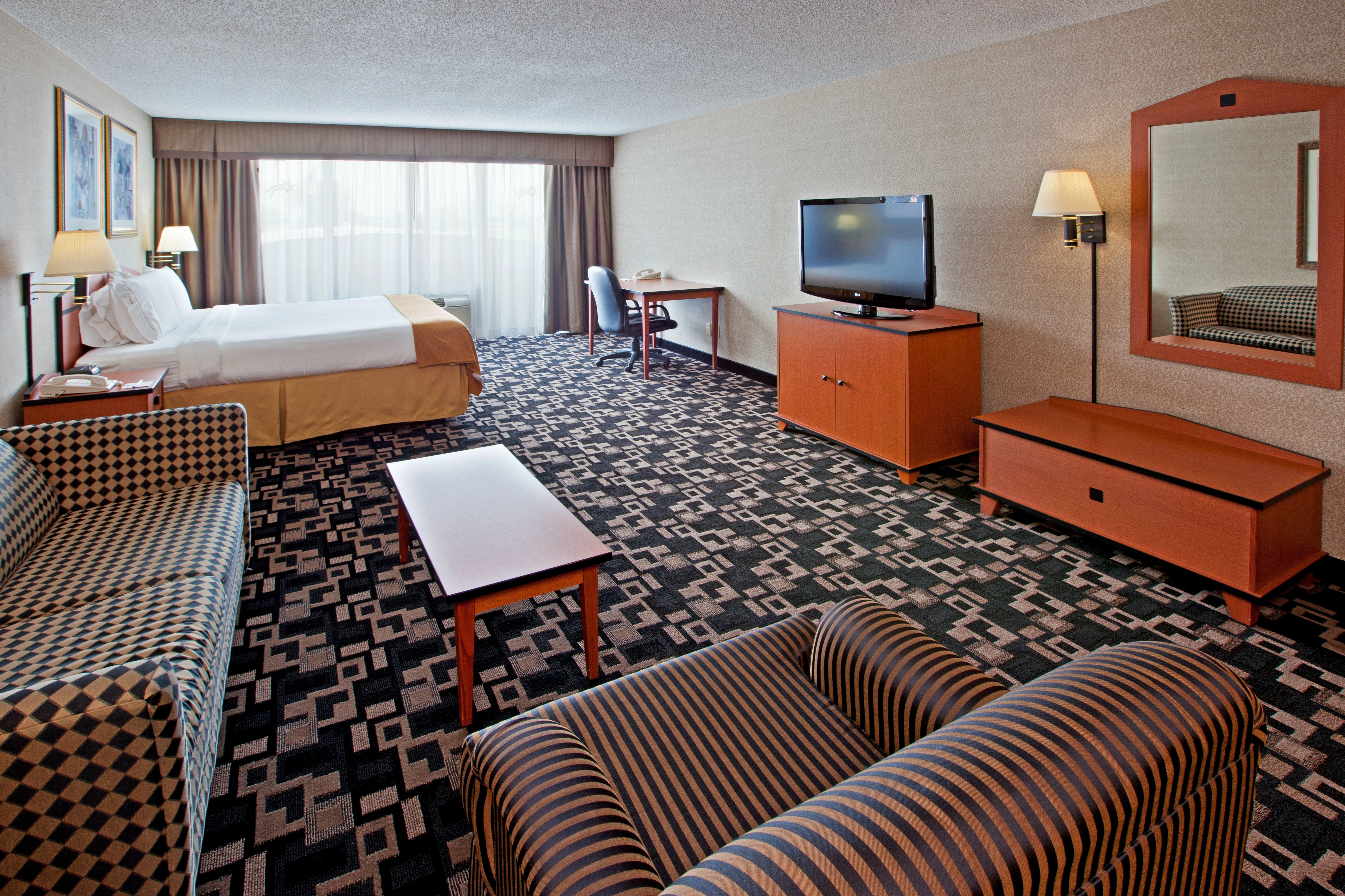 Holiday Inn Express Hotel & Suites Greenwood Dış mekan fotoğraf