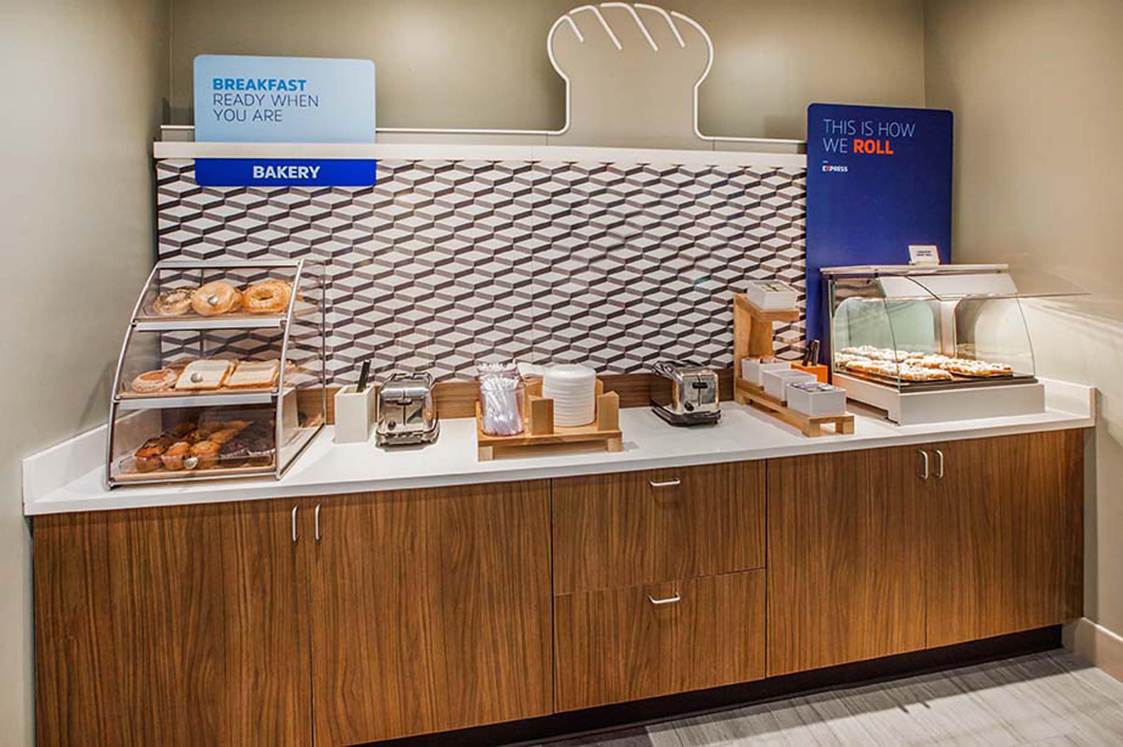 Holiday Inn Express Hotel & Suites Greenwood Dış mekan fotoğraf