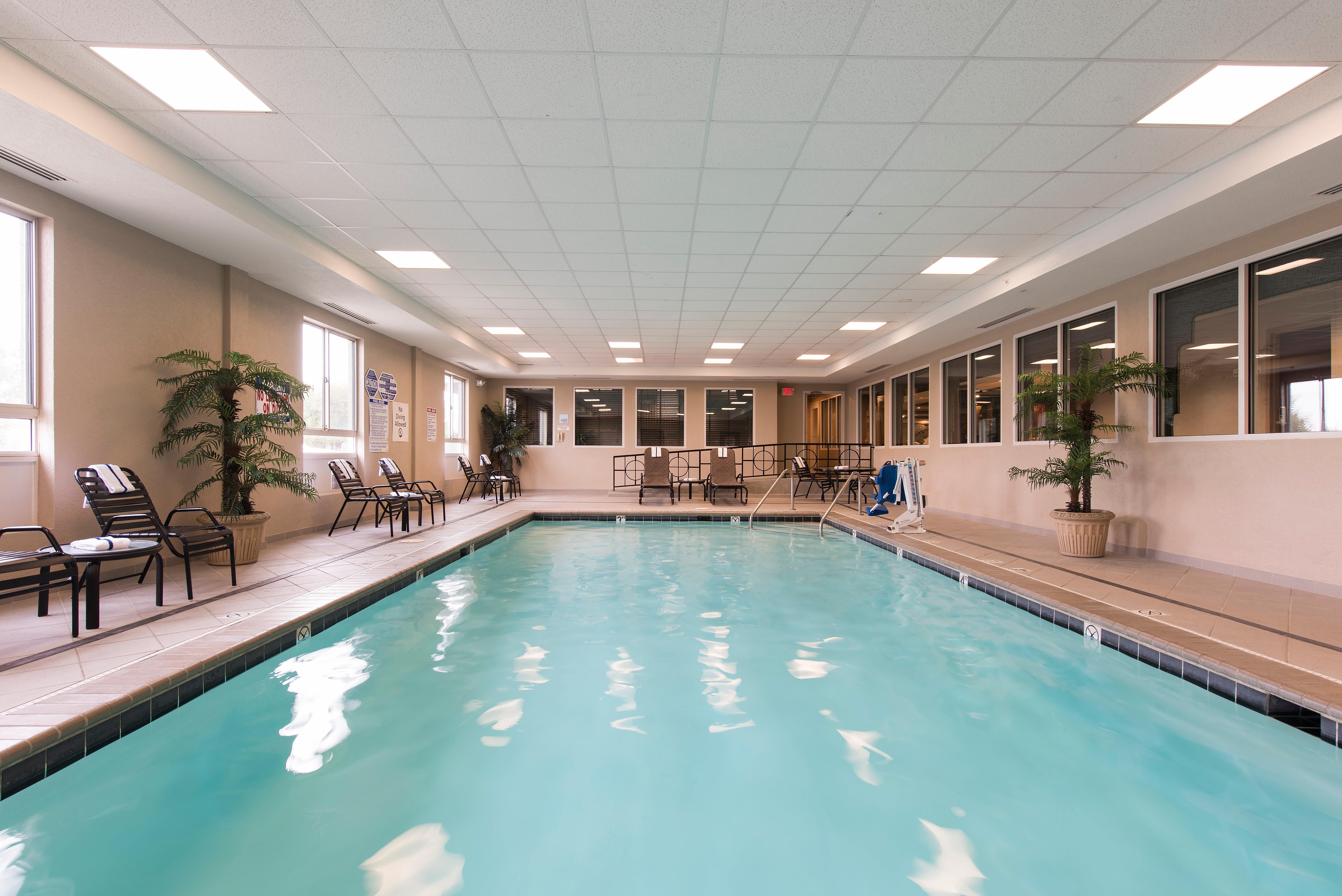 Holiday Inn Express Hotel & Suites Greenwood Dış mekan fotoğraf