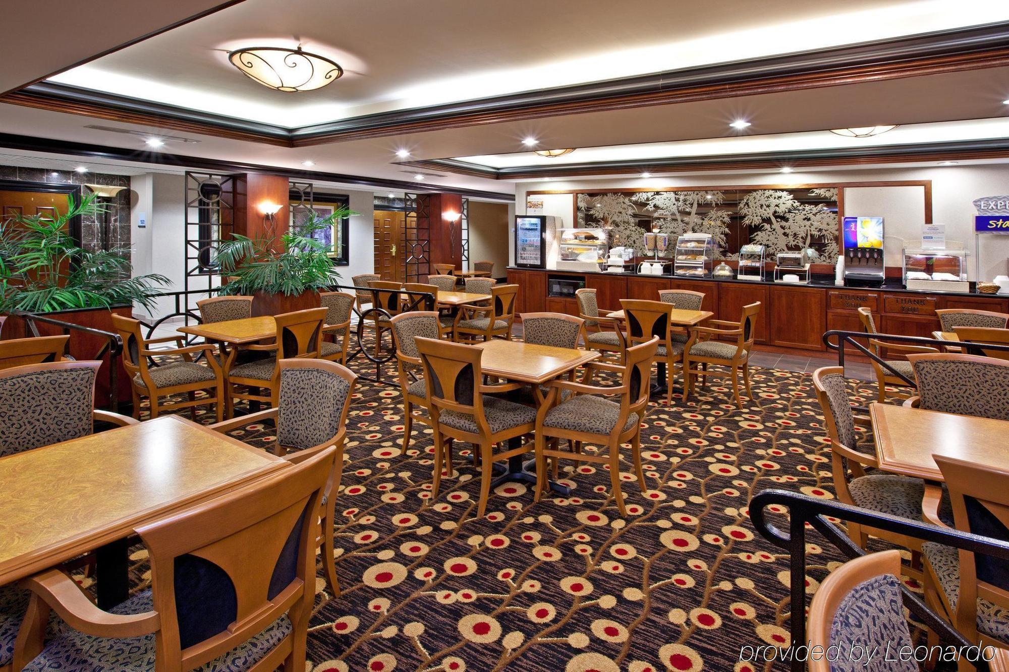 Holiday Inn Express Hotel & Suites Greenwood Restoran fotoğraf