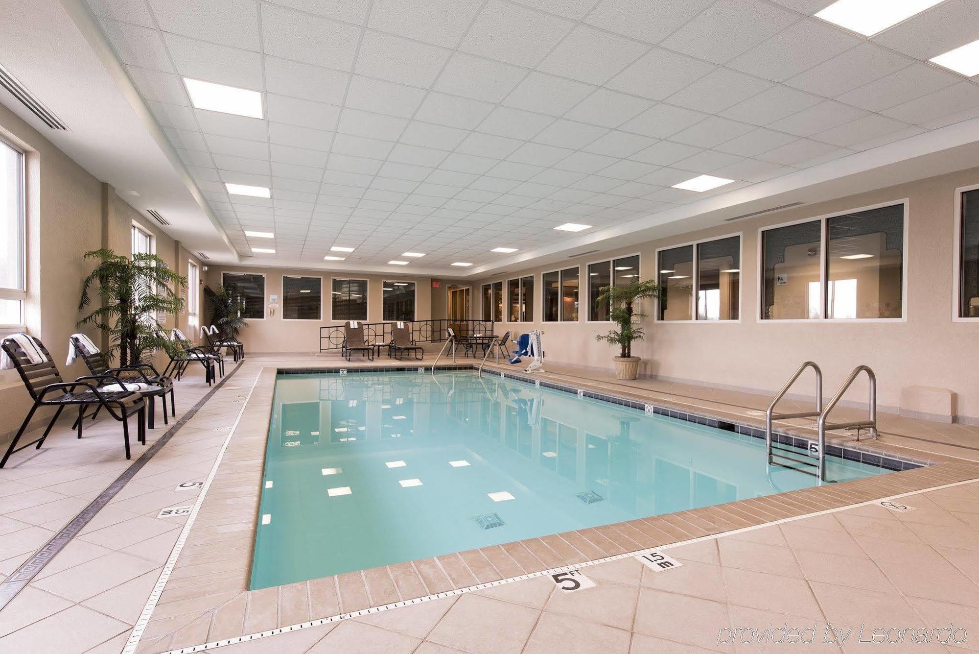 Holiday Inn Express Hotel & Suites Greenwood Dış mekan fotoğraf